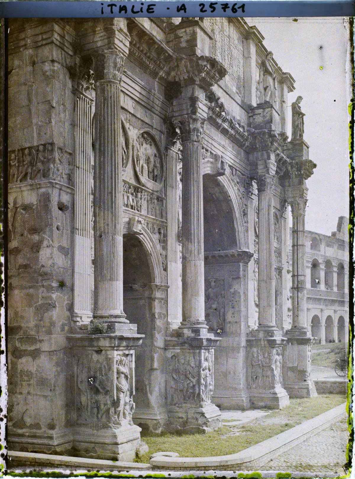 Cận cảnh Khải hoàn môn Constantinus.