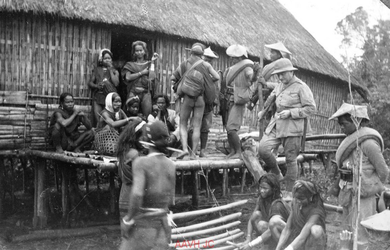 Các cư dân trong bản.