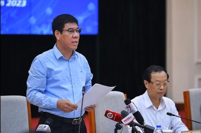 40 thí sinh mang điện thoại di động vào phòng thi THPT 40 thi sinh mang dien thoai di dong vao phong thi THPT