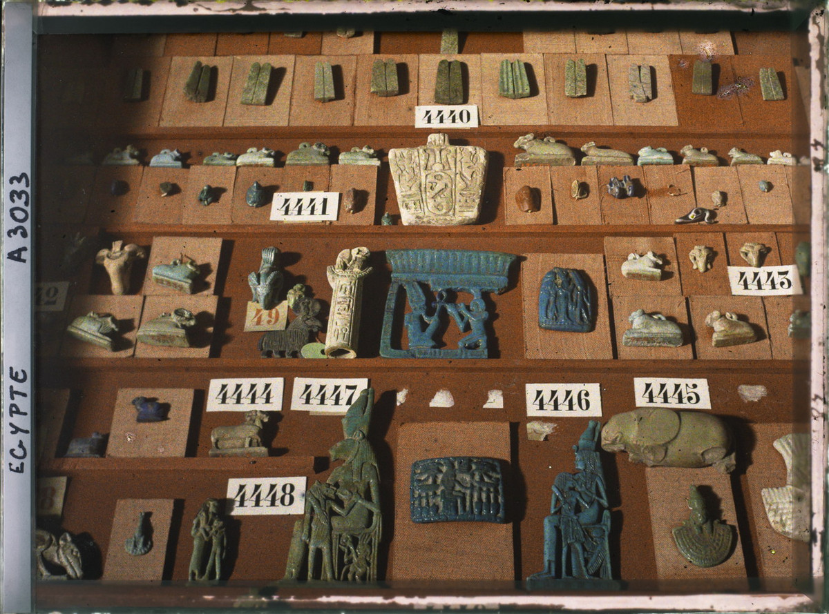 Các loại tượng nhỏ bằng đá dùng làm đồ tùy táng.