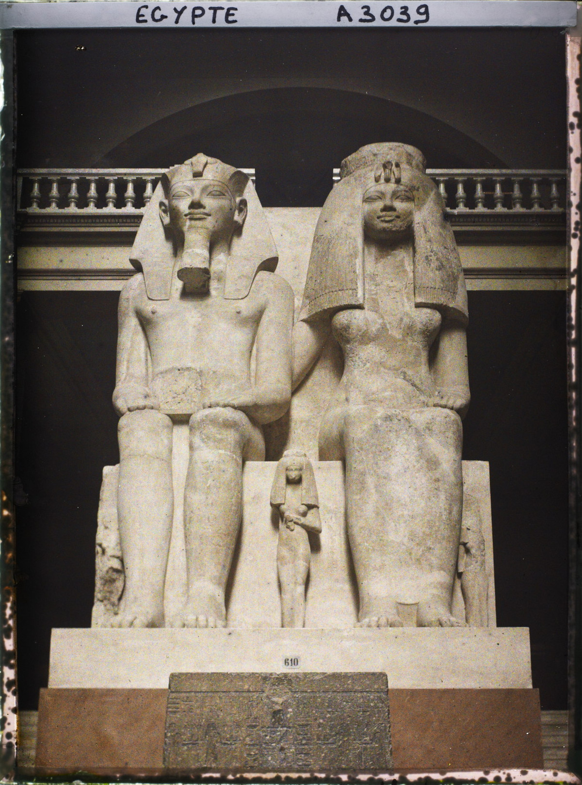 Tượng pharaon Amenhotep III và vợ là hoàng hậu Tiye.