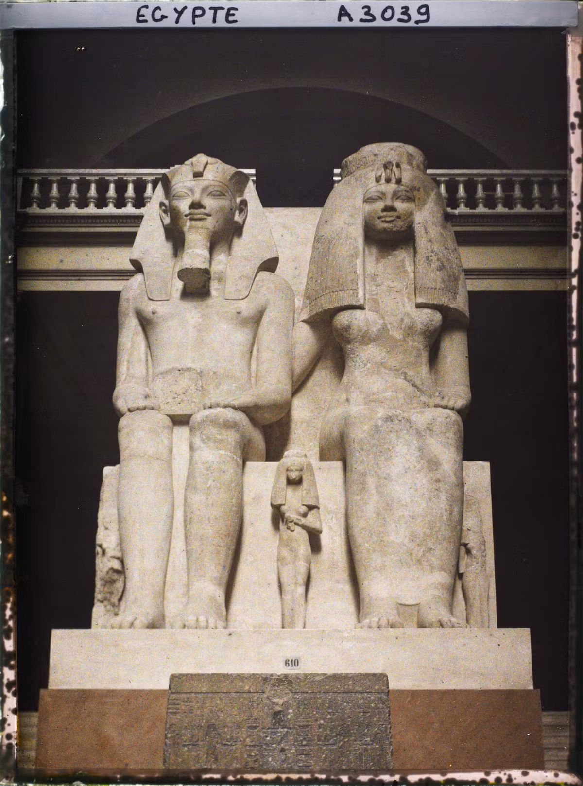 Tượng pharaon Amenhotep III và vợ là hoàng hậu Tiye.