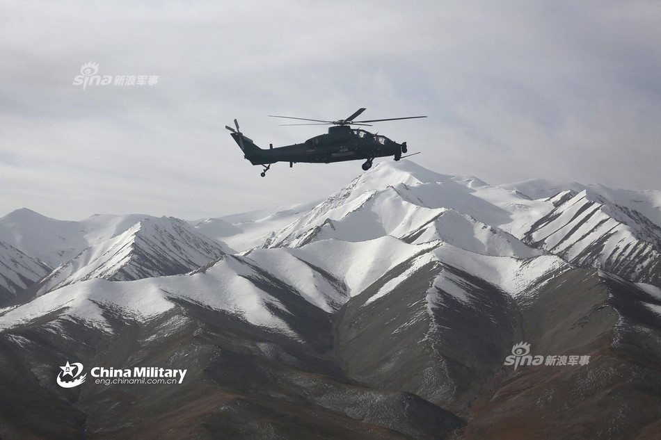 Quân đội Trung Quốc vừa cho đăng tải chùm ảnh khoe các tính năng kỹ chiến thuật đặc biệt của dòng trực thăng tấn công WZ-10 trên nhiều địa hình khác nhau, nhằm chứng minh khả năng đa nhiệm của nó. Ảnh: China Military.
