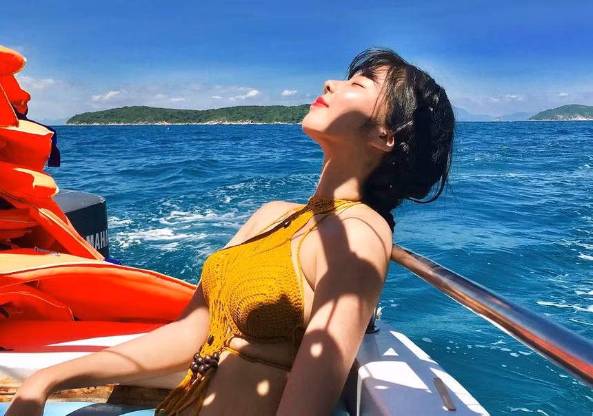 Cù Lao Chàm là cụm đảo ở xã Tân Hiệp, thành phố Hội An, nơi đây đã được UNESCO công nhận là khu dự trữ sinh quyển thế giới. Cù Lao Chàm sở hữu những bãi cát trắng hoang sơ, nước biển trong xanh, là địa điểm du lịch hấp dẫn ở Quảng Nam từ trước tới nay. Ảnh: An Ngọc.