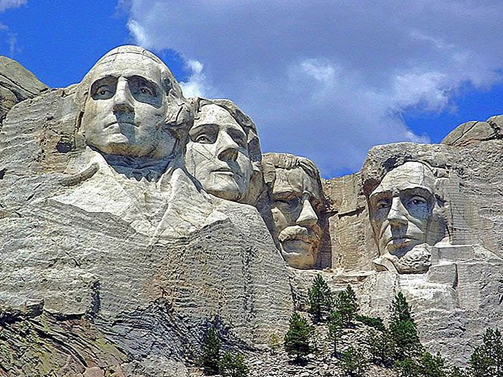 Tháp Quỷ năm ở đồi Black Hills, gần Hulett và Sundance thuộc quận Crook, phía đông bắc bang Wyoming, bên sông Belle Fourche, nước Mỹ.