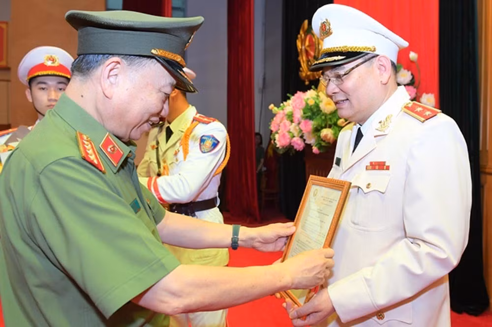 Chanh van phong Bo Cong an To An Xo duoc thang ham Trung tuong