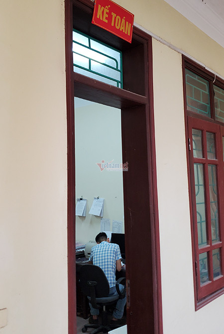 Công an niêm phong hồ sơ ký khống nhận tiền người nghèo ở Nghệ An ảnh 4