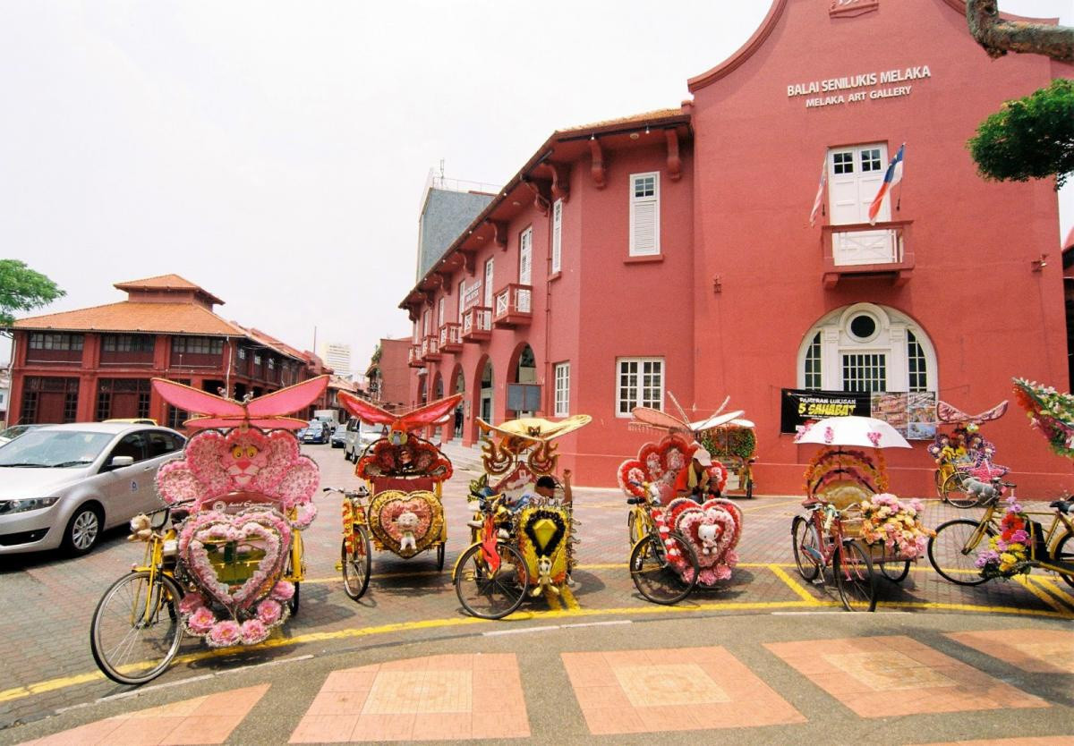 Thành phố Malaca (Malaysia), với vẻ đẹp cổ kính và quyến rũ, được mệnh danh là "Venice của châu Á". Nơi đây lưu giữ những nét lịch sử quý báu của Malaysia, đã được UNESCO công nhận Di sản văn hóa thế giới vào tháng 7/2008.