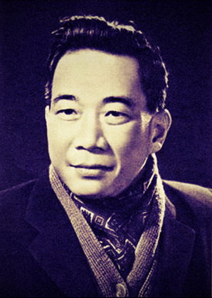 Trong cuộc Cách mạng tháng 8, nhà thơ Tố Hữu (1920 – 2002) là Chủ tịch Ủy ban Khởi nghĩa Thừa Thiên - Huế, nơi đặt kinh đô của triều đình nhà Nguyễn trước 1945.