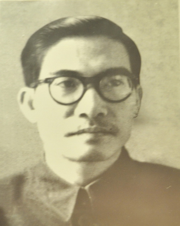 Luật sư, nhà báo nổi tiếng Vũ Đình Hòe đảm nhận cương vị Bộ trưởng Bộ Quốc gia Giáo dục.