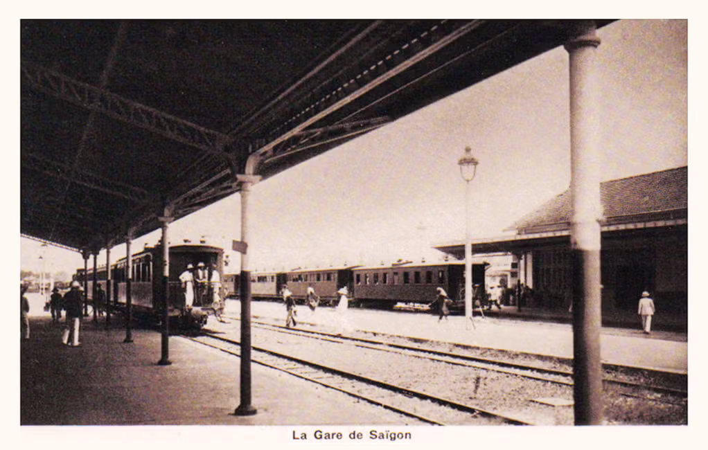 Nhà ga cũ của Sài Gòn thời Pháp thuộc, nằm ở vị trí công viên 23/9 ngày nay. Đây là một trong 2 ga đầu - cuối của đường sắt Sài Gòn - Mỹ Tho, tuyến đường sắt đầu tiên của Đông Dương.