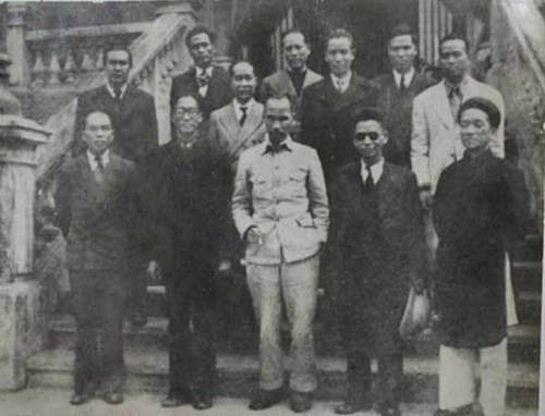 Chính phủ lâm thời được thành lập ở Hà Nội ngày 25/8/1945 do Chủ tịch Hồ Chí Minh đứng đầu.