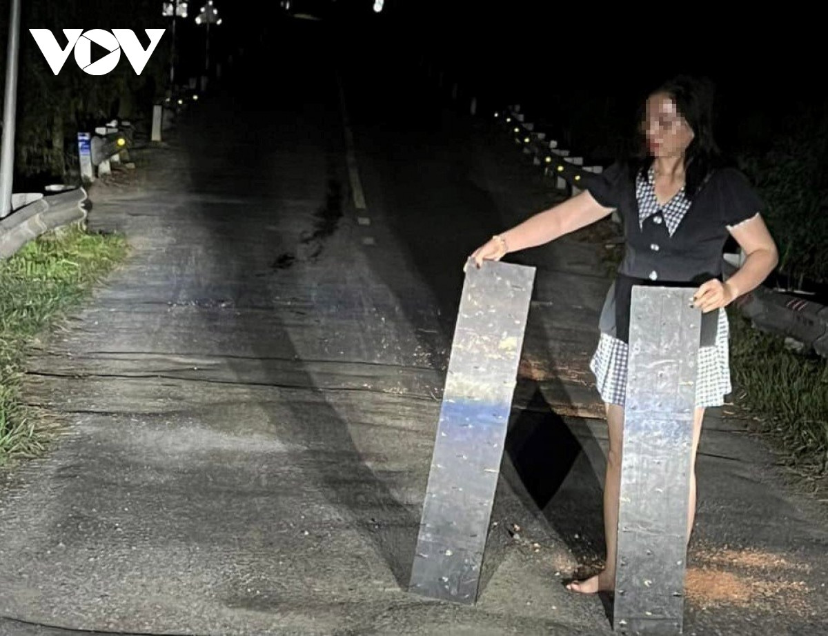 Công an vào cuộc vụ chông đinh trên tuyến DT 818 ở Long An Cong an vao cuoc vu chong dinh tren tuyen DT 818 o Long An