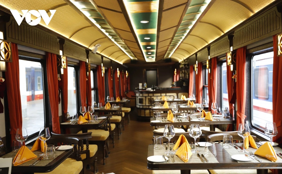 Tàu du lịch sang như khách sạn 5 sao đầu tiên ở Việt Nam - Hình 11 Tau du lich sang nhu khach san 5 sao dau tien o Viet Nam-Hinh-11