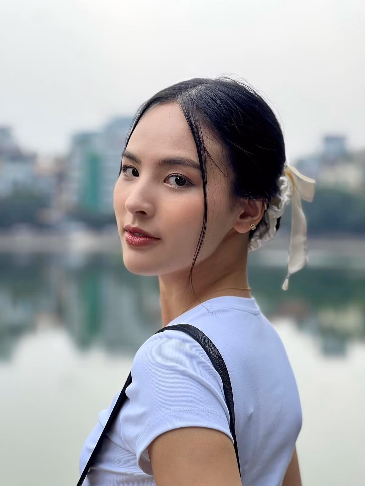 Nhan sac cua nu MC 'Chuyen dong 24h' se du thi Miss Charm-Hinh-3