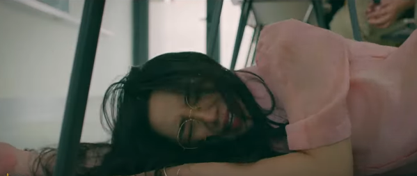 Canh hoc sinh nu danh nhau trong phim Viet gay tranh cai-Hinh-4