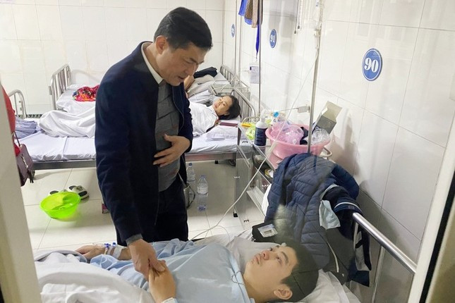 Ra soat toan bo co so vat chat nha truong sau su co sap tran lop hoc