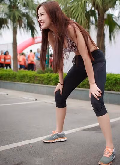 Mai Phuong Thuy dien do tap nong bong khi choi the thao-Hinh-5