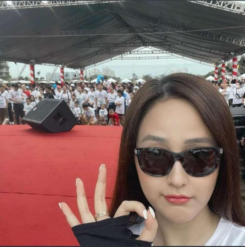 Mai Phương Thúy diện đồ tập nóng bỏng khi chơi thể thao - Hình 2 Mai Phuong Thuy dien do tap nong bong khi choi the thao-Hinh-2