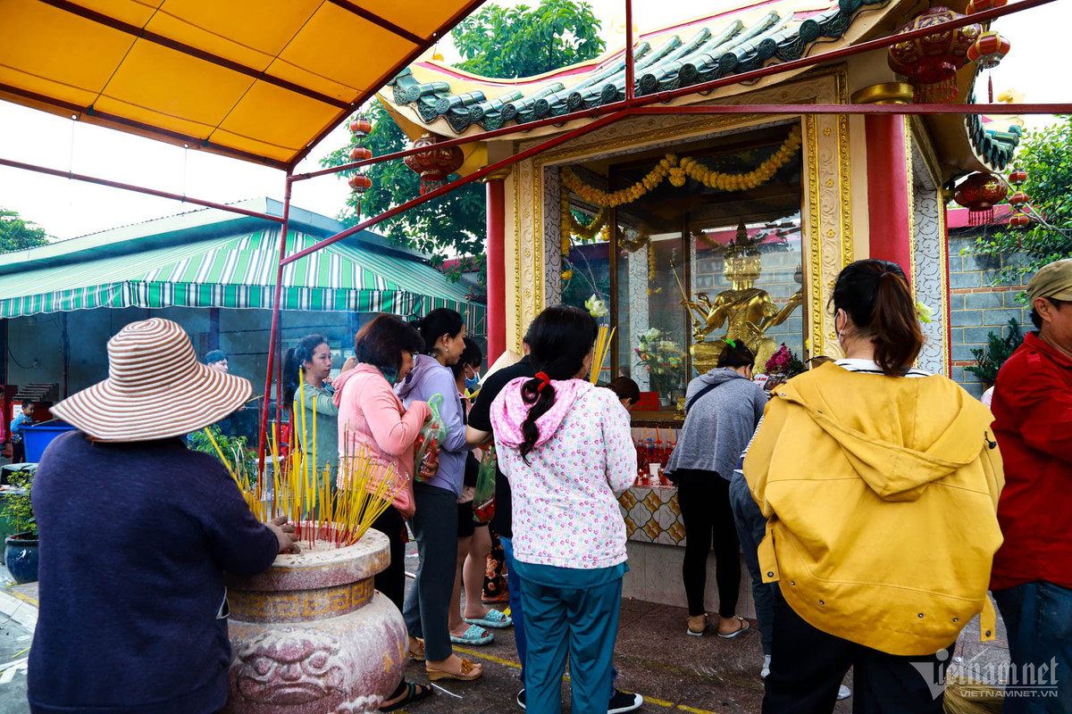 Tuong Phat bon mat o TP.HCM hut ngan nguoi toi chiem bai, cau may-Hinh-6
