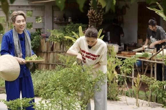 Hoa hậu Tiểu Vy bị học trò Trường Giang tố mượn quần không trả ảnh 1