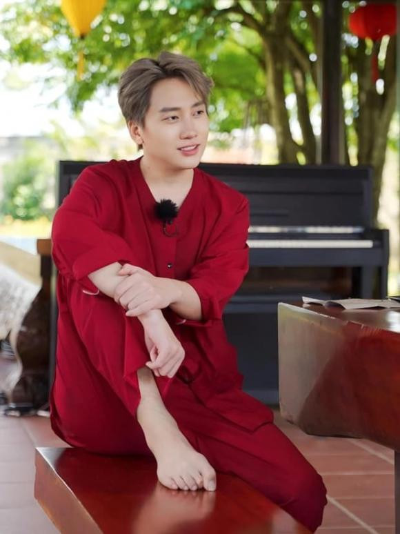 Hoa hậu Tiểu Vy bị học trò Trường Giang tố mượn quần không trả ảnh 3