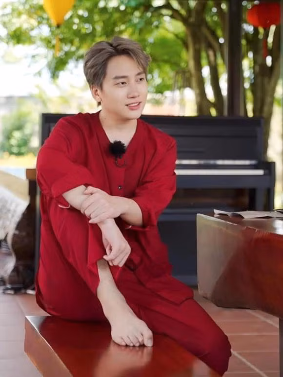 Hoa hậu Tiểu Vy bị học trò Trường Giang tố mượn quần không trả ảnh 3