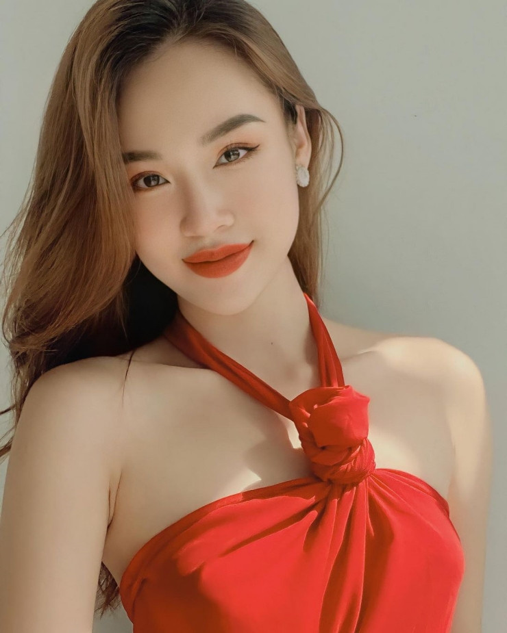 Lúc nào người đẹp cũng thời thượng trong những lựa chọn trang phục của mình.