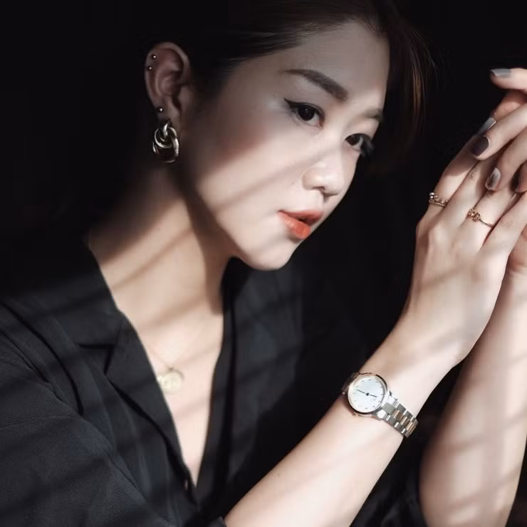 Nữ tiếp viên hàng không nhận được nhiều lời khen của cư dân mạng cho phong cách thời trang.