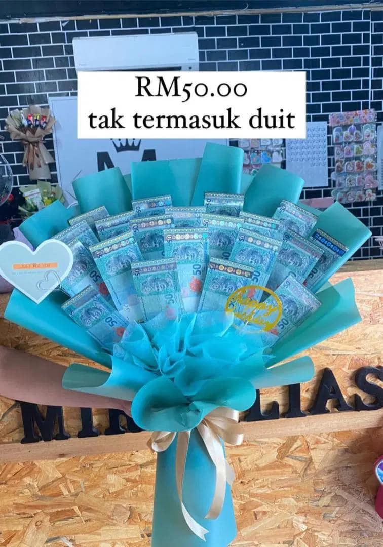 Khách hàng "bỏ bom" vì phát hiện bó hoa tiền bị tính cả phần tiền mặt ảnh 1