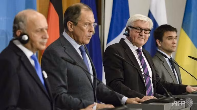 Từ trái qua phải,Ngoại trưởng của Pháp Laurent Fabius, Nga Sergei Lavrov, Đức Frank-Walter Steinmeier và Ukraine Pavlo Klimkin trong cuộc họp báo chung ở Berlin ngày 2/7.