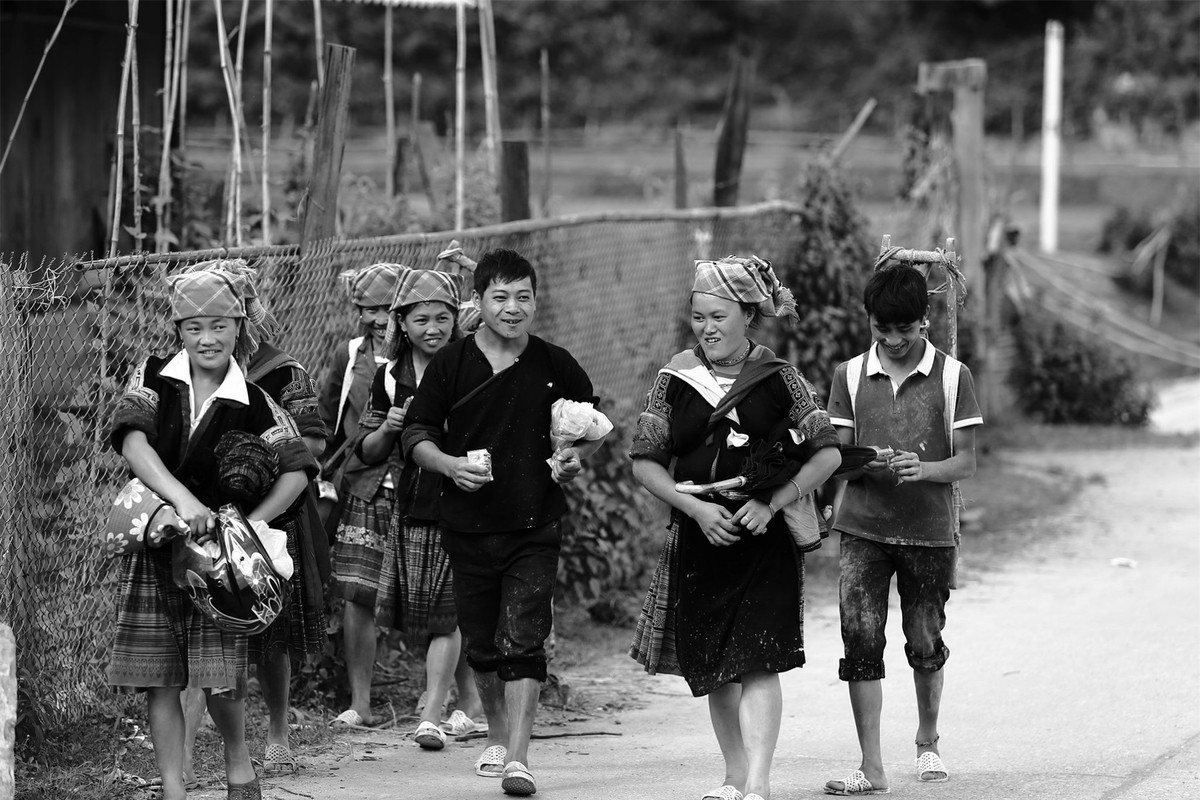 Đến Mù Cang Chải, bạn sẽ có dịp tìm hiểu những nét văn hóa độc đáo của người Mông.