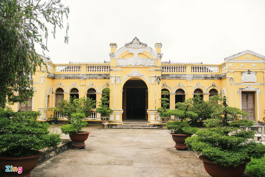 Tiền Giang và Hậu Giang là 2 tỉnh ở miền Tây có 2 thị xã trực thuộc. Tiền Giang có thị xã Gò Công, Cai Lậy; Sóc Trăng có thị xã Vĩnh Châu và Ngã Năm.