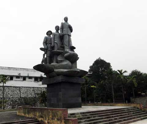 Khởi nghĩa Yên Bái do giai cấp tư sản dân tộc Việt Nam lãnh đạo. Do quá trình chuẩn bị không chu đáo, bị bại lộ, khởi nghĩa nhanh chóng thất bại. Dù biết chủ trương bị bại lộ, Nguyễn Thái Học vẫn quyết định khởi nghĩa với câu nói “Không thành công cũng thành nhân”.