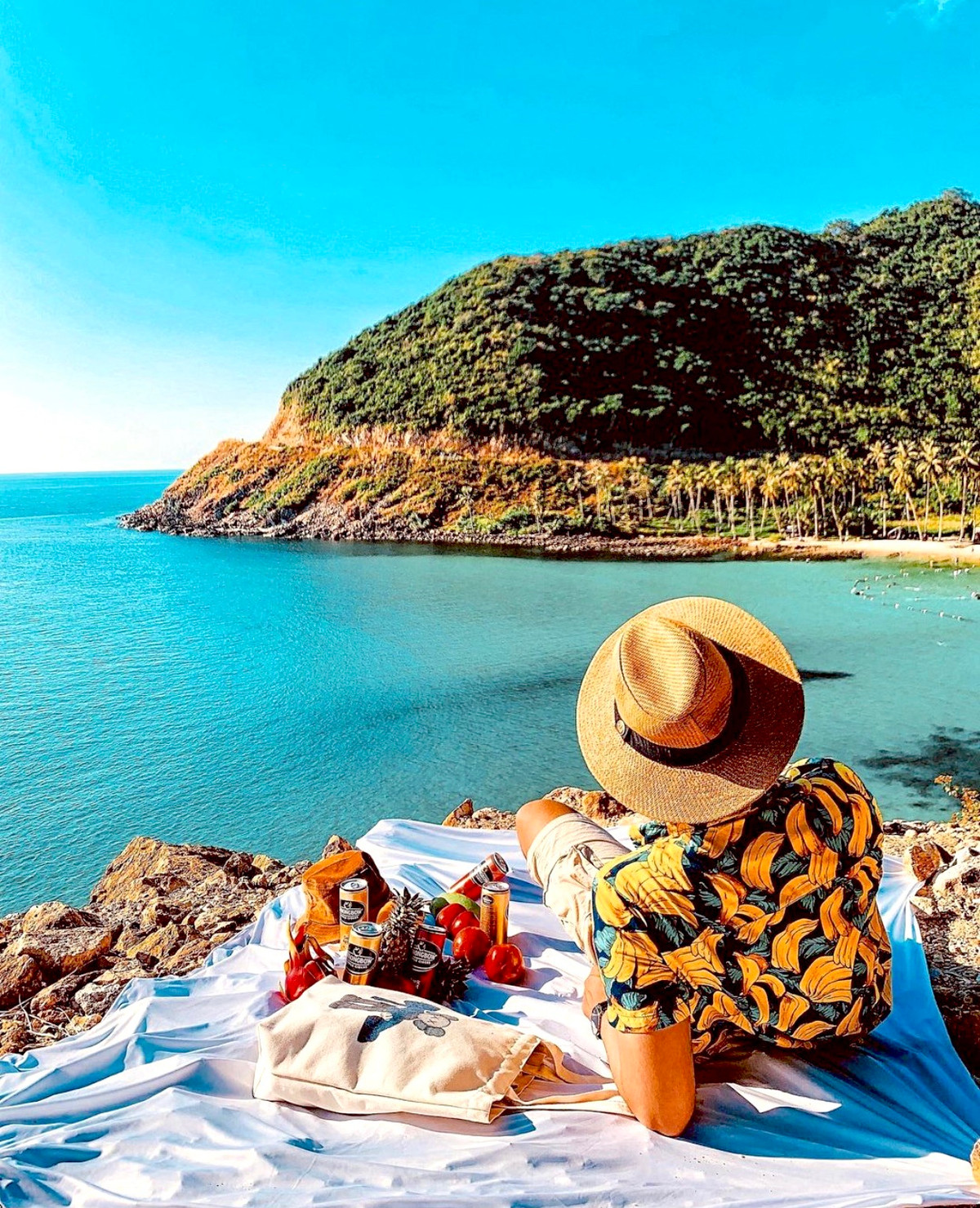 Quần đảo Nam Du gồm khoảng 21 hòn đảo lớn nhỏ nằm trong vịnh Thái Lan. Vùng biển đảo sở hữu những bãi biển tuyệt đẹp, san hô muôn màu sắc cùng khung cảnh hoang sơ. Cách TP.HCM 250 km đường bộ, Nam Du hút tín đồ xê dịch với loạt địa điểm như bãi Cây Mến, bãi Ngự, hải đăng Nam Du, hòn Nồm, hòn Ngang, hòn Mấu... Ảnh: Nguyenttam139.