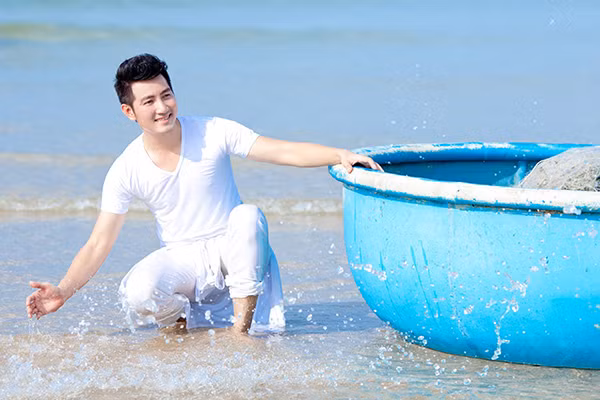 Nguyen Phi Hung: 44 tuoi chua vo, so huu nha vuon 3000 m2-Hinh-2