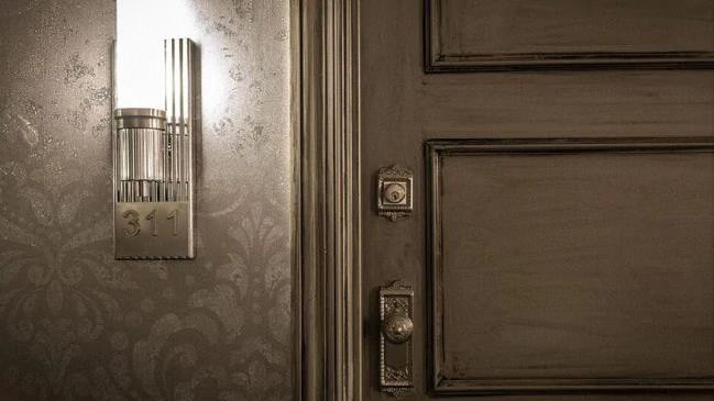 Phòng nghỉ số 311 còn gọi là phòng của Annalisa Netherly, tên người phụ nữ được cho là đã ám ảnh nơi đây. Nhiều lời đồn đoán cho biết đây là nơi diễn ra vụ thảm sát huyền thoại vào những năm 1920. Theo đó, Annalisa Netherly đã bị ám sát trong bồn tắm bởi người tình cũ. M ột số người tin rằng người phụ nữ này đã tự tử trong cơn thịnh nộ vì ghen tuông.