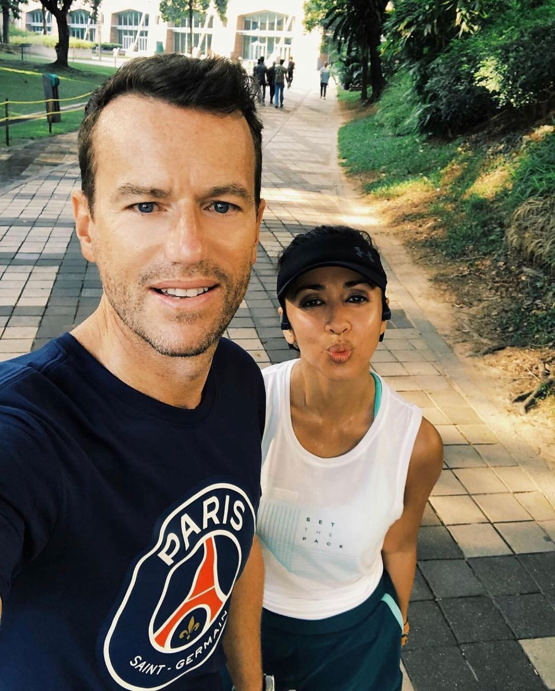 Cả hai gặp nhau vào năm 2005, khi công chúa đang học thạc sĩ và làm quản lý truyền thông cho hãng L'Oréal ở Pháp.