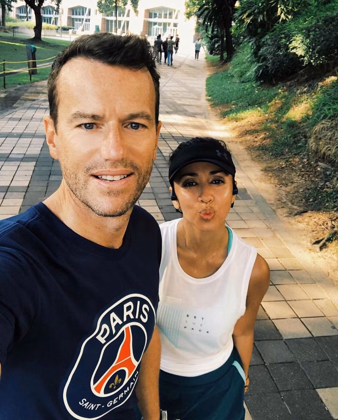 Cả hai gặp nhau vào năm 2005, khi công chúa đang học thạc sĩ và làm quản lý truyền thông cho hãng L'Oréal ở Pháp.