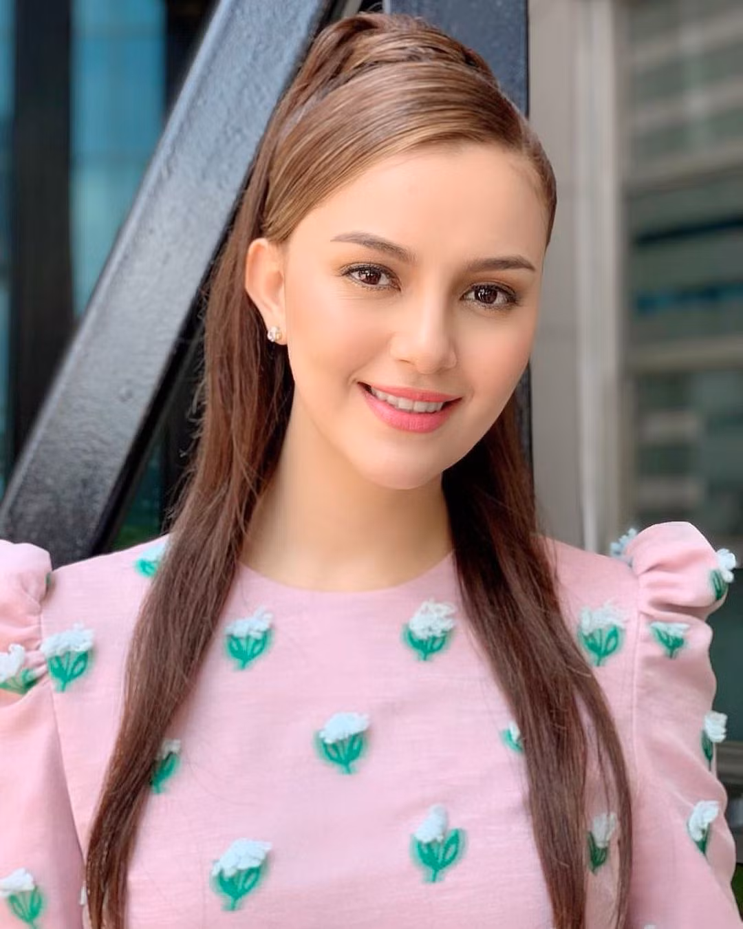 Trải qua gần 4 năm kết hôn, cặp vợ chồng có con gái đầu lòng, đặt tên là Tengku Kamaliah.