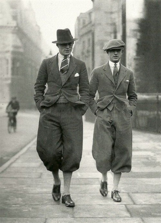 Sinh viên tốt nghiệp trường Cambridge, năm 1926.