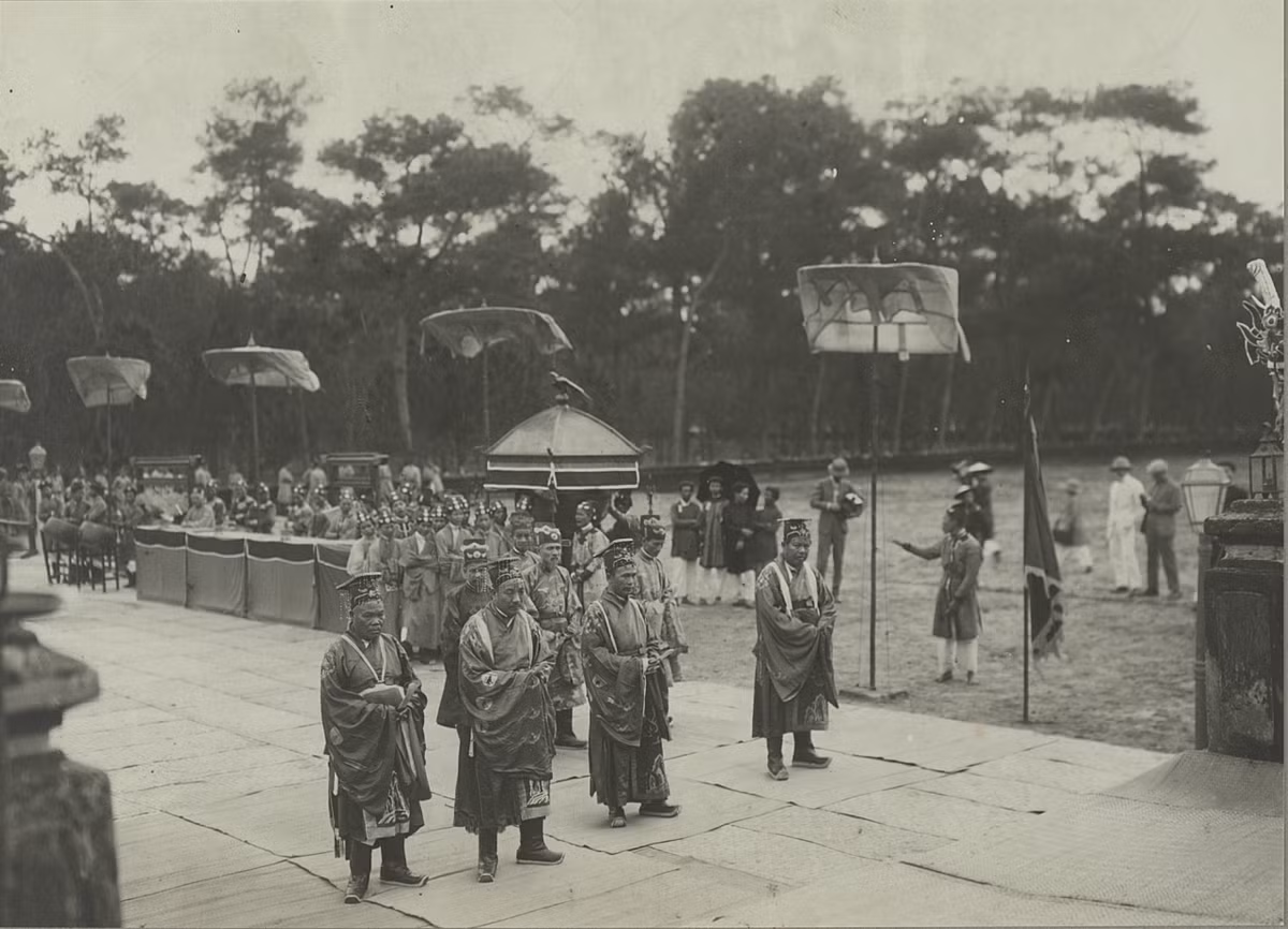 Kể từ đó cho đến năm 1885, lễ tế Giao luôn được tổ chức đều đặn vào mỗi mùa xuân. Đây được xem là một trong những dịp lễ quan trọng nhất trong các nghi lễ cung đình, và được xếp vào hàng Đại tự dưới triều Nguyễn. Sau thất bại của cuộc tấn công Kinh thành Huế do Tôn Thất Thuyết lãnh đạo vào năm 1885, lễ tế Giao đã bị gián đoạn trong suốt 7 năm. Đến năm 1891, dưới thời vua Thành Thái, lễ tế Giao mới được tiếp tục cử hành nhưng theo thể thức ba năm một lần vào các năm tý, mão, ngọ, dậu.