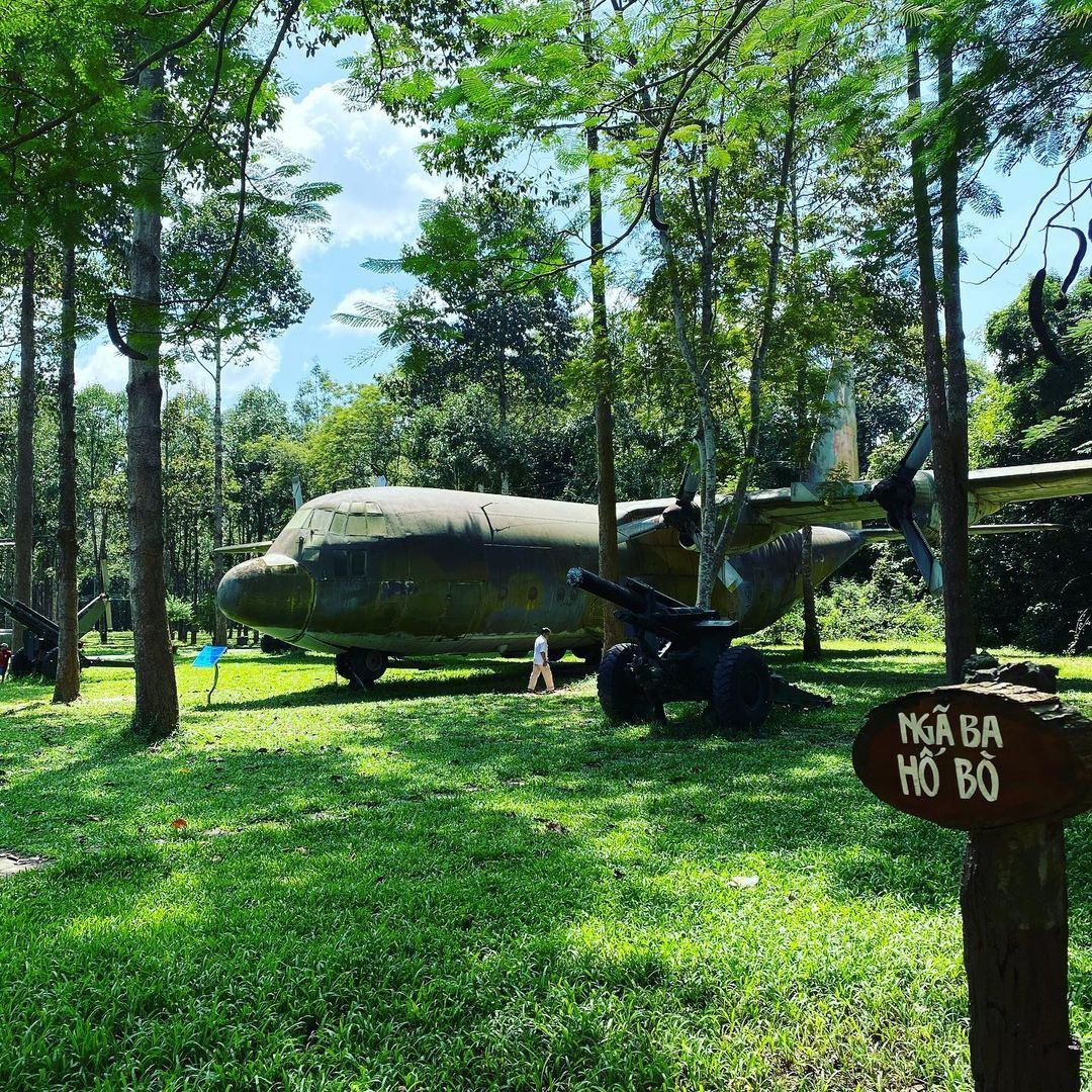 Năm 2015, địa đạo Củ Chi được xếp hạng di tích quốc gia đặc biệt với nhiều giá trị tiêu biểu. Nơi đây được đánh giá là một kỳ quan về nghệ thuật quân sự độc đáo của Việt Nam, nơi giáo dục truyền thống cách mạng, chủ nghĩa yêu nước, thể hiện đạo lý uống nước nhớ nguồn của dân tộc... Ảnh: Inoueqd_18.