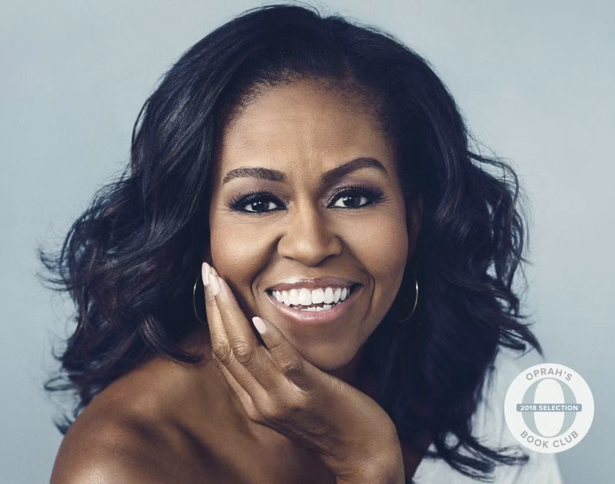 3. Michelle Obama: Tháng 11/2018, bà Michelle Obama cho ra mắt cuốn hồi ký Becoming (sách được phát hành tại Việt Nam với tên Chất Michelle). Ngay lập tức, tác phẩm này tạo ra cơn sốt đối với độc giả. Thậm chí, Chất Michelle còn trở thành một trong những cuốn hồi ký bán chạy nhất mọi thời đại. Chỉ bốn tháng sau khi ra mắt, sách đã bán được hơn 10 truyện bản; tiền bản quyền cũng lên tới gần 100 triệu USD. Sách của Michelle có tính truyền cảm hứng lớn, lan tỏa sự khích lệ tới nhiều phụ nữ. Ảnh: Forbes.