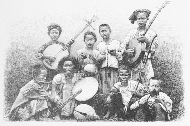 br/> Tác giả cũng mô tả các nghi thức tôn giáo (như đám ma, thờ cúng tổ tiên...), giải trí (trò chơi, âm nhạc). Hình trên là một ban nhạc thời đó.