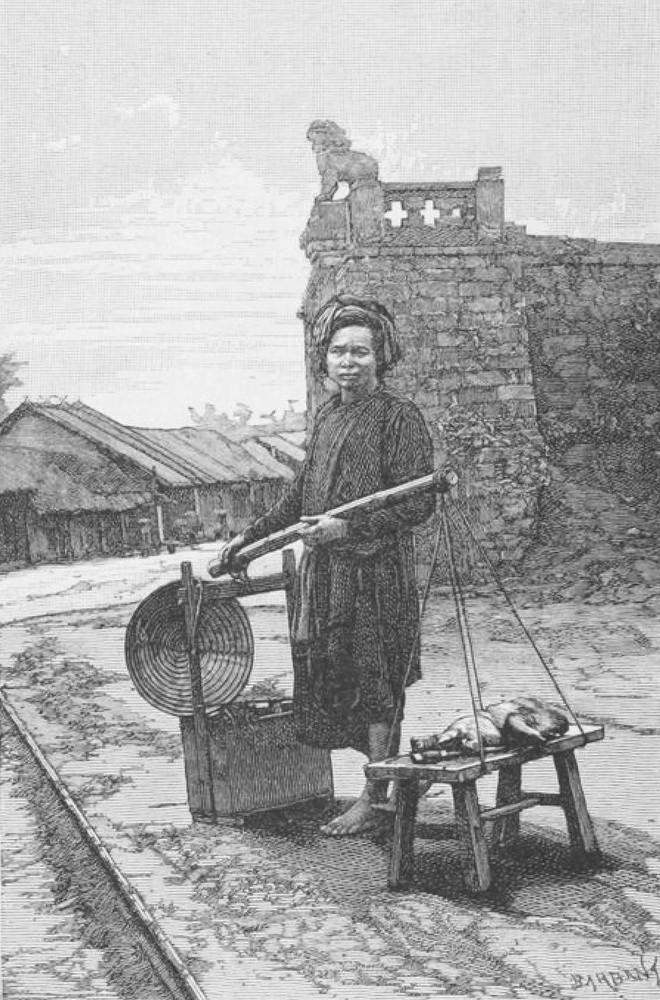 br/> Không chỉ là bác sĩ quân y, Hocquard còn là nhiếp ảnh gia quân sự đo đạc địa hình ở Bắc và Trung kỳ. Ông chụp nhiều hình ảnh mà mình chứng kiến. Trong hình trên là một người bán thịt rong.