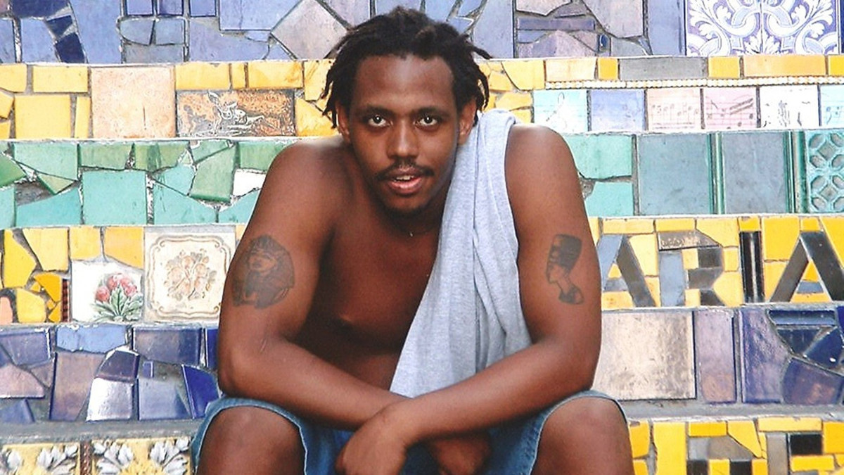  Robert Peace (Mỹ) từng được gọi là “giáo sư” ở nhà trẻ. Tài năng của Peace ấn tượng đến mức từng có một CEO tặng thần đồng tờ séc trắng, có thể tự điền số tiền để chi trả cho toàn bộ việc học của mình. Robert Peace trúng tuyển ĐH Yale, theo học ngành Hóa Sinh. Tuy nhiên, Peace lại dùng tài năng của mình để buôn ma túy và bị bắn chết trong nhà kính trồng cần sa khi mới 30 tuổi. Ảnh: LA Times.