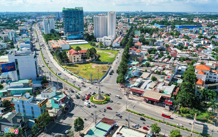 Có 3 thành phố trực thuộc tỉnh (Thủ Dầu Một, Thuận An, Dĩ An), Bình Dương chính là tỉnh có nhiều thành phố nhất trong số 4 tỉnh trên.