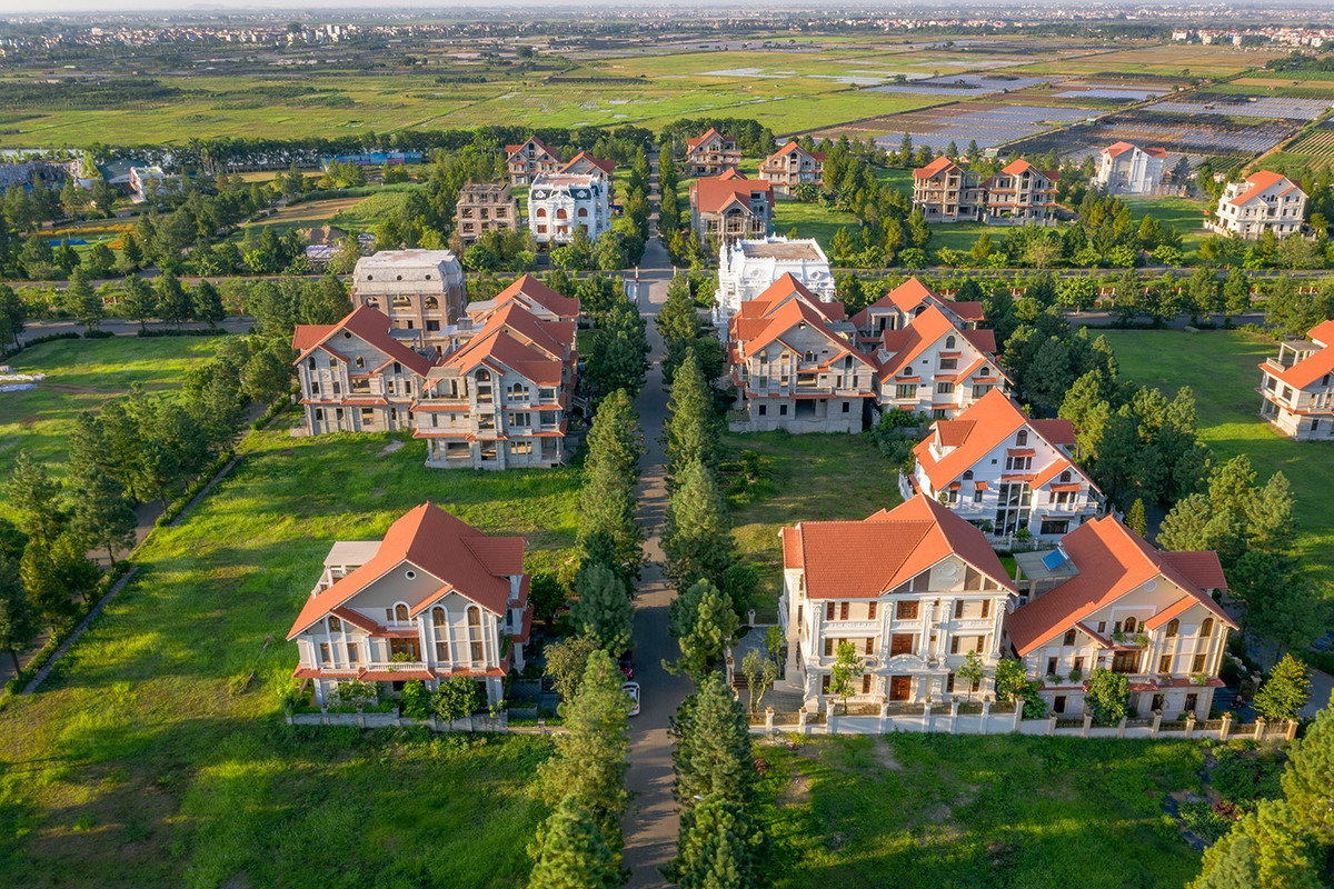 Thị trấn Phùng là huyện lỵ của huyện Đan Phượng. Thị trấn Phùng năm trên quốc lộ 32, cách trung tâm thành phố Hà Nội khoảng 20 km về phía Tây Bắc. Thị trấn Phùng được thành lập năm 1994 trên cơ sở một phần diện tích tự nhiên và dân số của các xã Đan Phượng và Song Phượng. Cổng TTĐT TP Hà Nội.