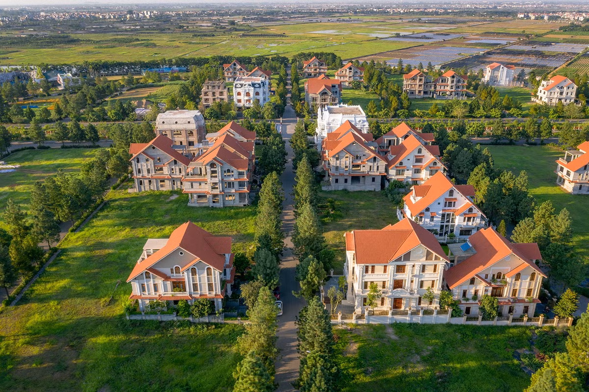 Thị trấn Phùng là huyện lỵ của huyện Đan Phượng. Thị trấn Phùng năm trên quốc lộ 32, cách trung tâm thành phố Hà Nội khoảng 20 km về phía Tây Bắc. Thị trấn Phùng được thành lập năm 1994 trên cơ sở một phần diện tích tự nhiên và dân số của các xã Đan Phượng và Song Phượng. Cổng TTĐT TP Hà Nội.